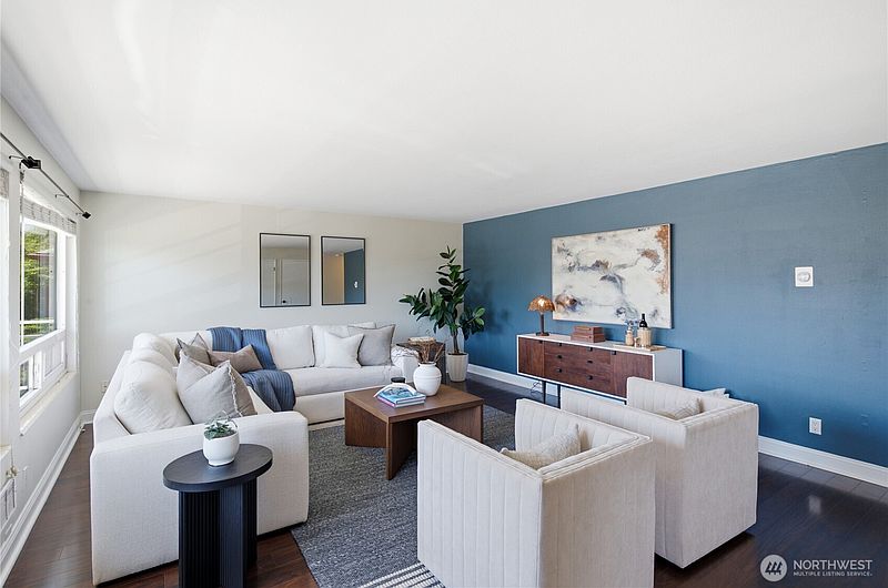 2nd image of 4324 Phinney Avenue N #3