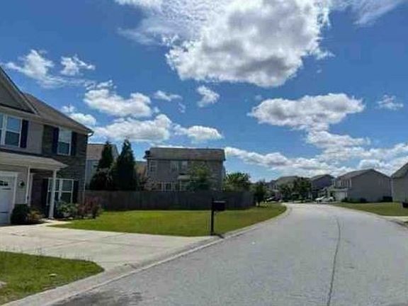 Exterior Neighborhood (street photo)