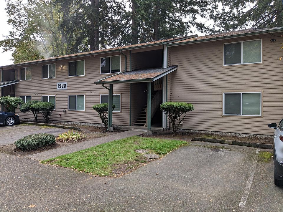 1st image of 1220 E St SE #7