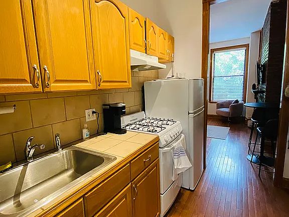 2nd image of 33 Carmine St APT 5