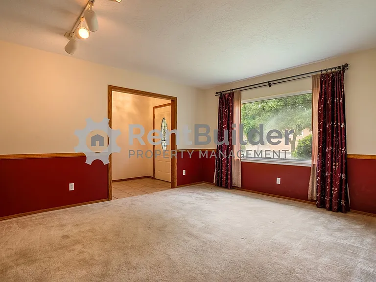 7617 Union St NE — Photo 4