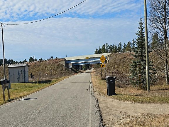 4th image of 21810-9 Mile Rd