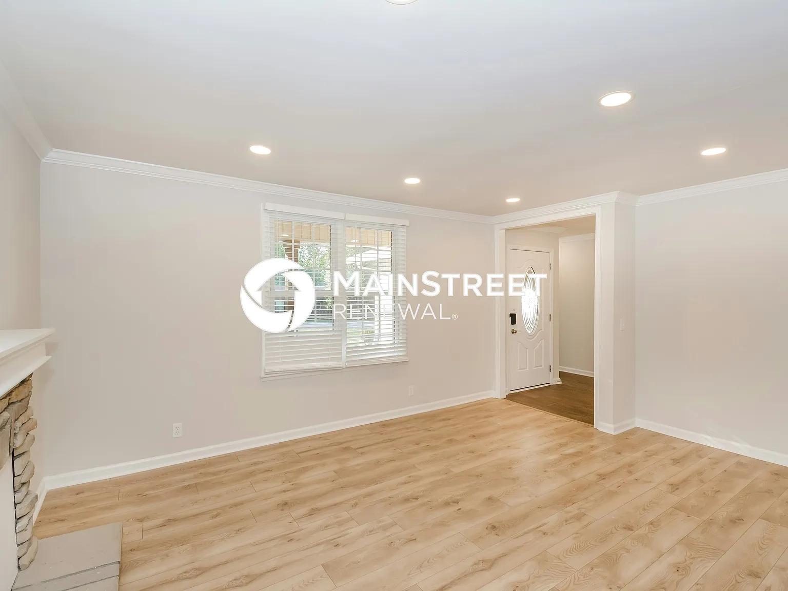 304 Matterhorn Dr — Photo 2