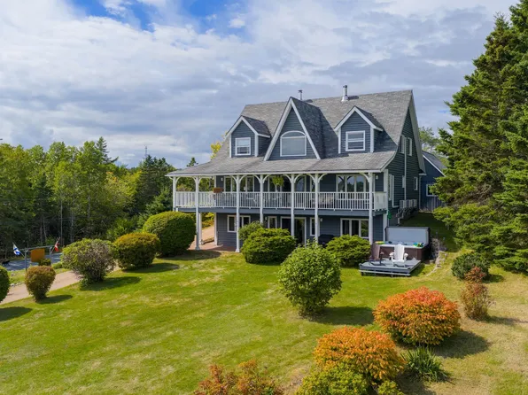 19 Graves Island Rd, Chester, NS B0J 1J0