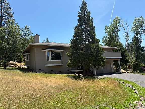 3rd image of 939 Fairway Ct
