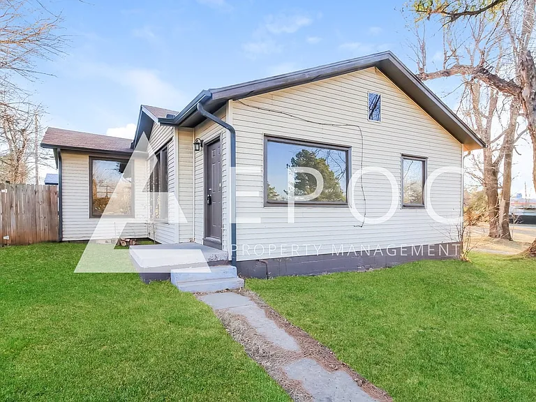626 Cedar Ave — Photo 2