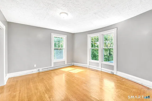 3 bed, 1400 sqft, $1,800 — Photo 2