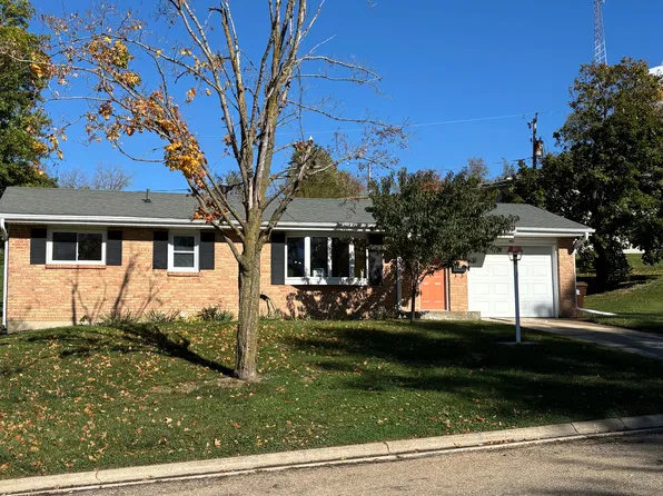 461 W Hillside Ln, Stockton, IL 61085