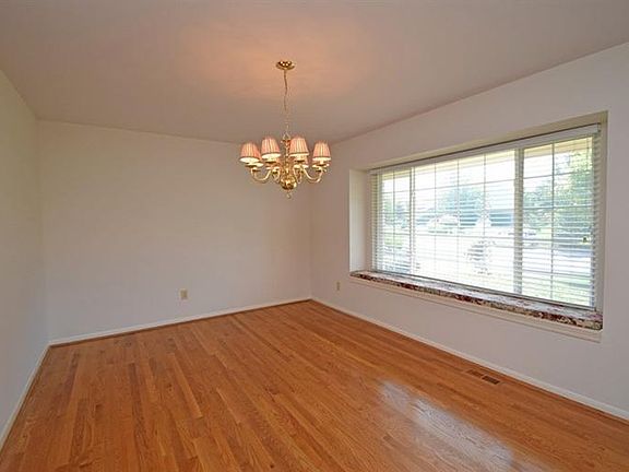 4th image of 107 High Country Ln