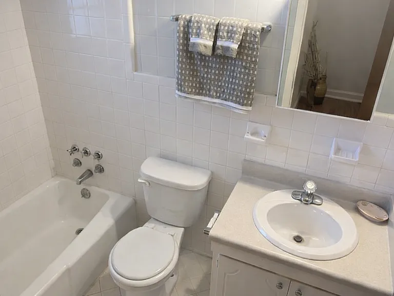 One bedroom bathroom