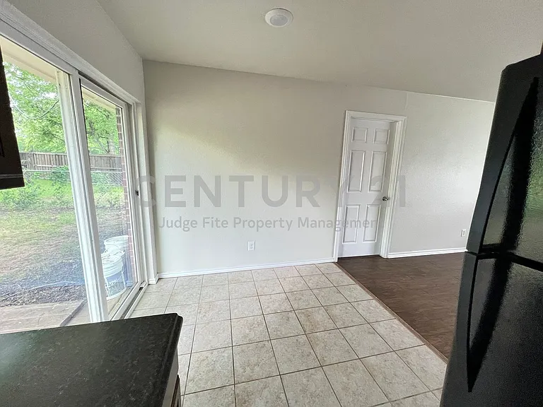 114 Southmanor Ct — Photo 5