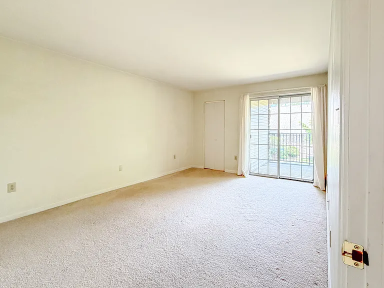 208 Greenview Dr — Photo 17