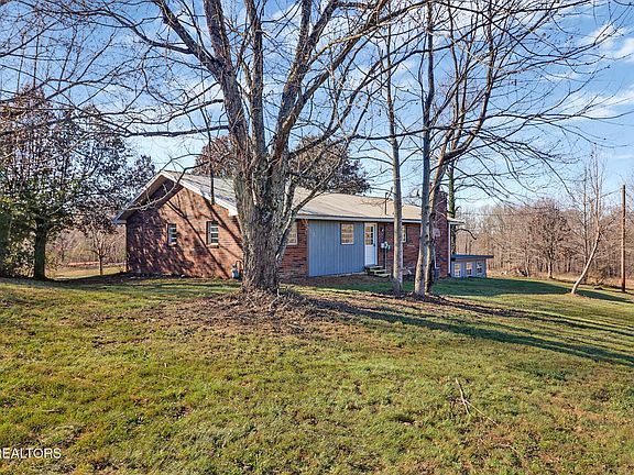 5th image of 146 S Country Dr