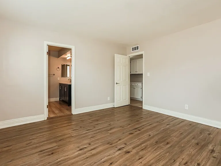 631 W Lindner Ave — Photo 9
