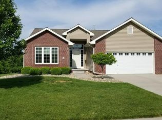 2080 Creekside Dr, Papillion, NE 68046