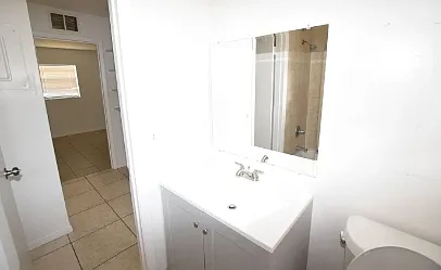1801 Center St #2 — Photo 4