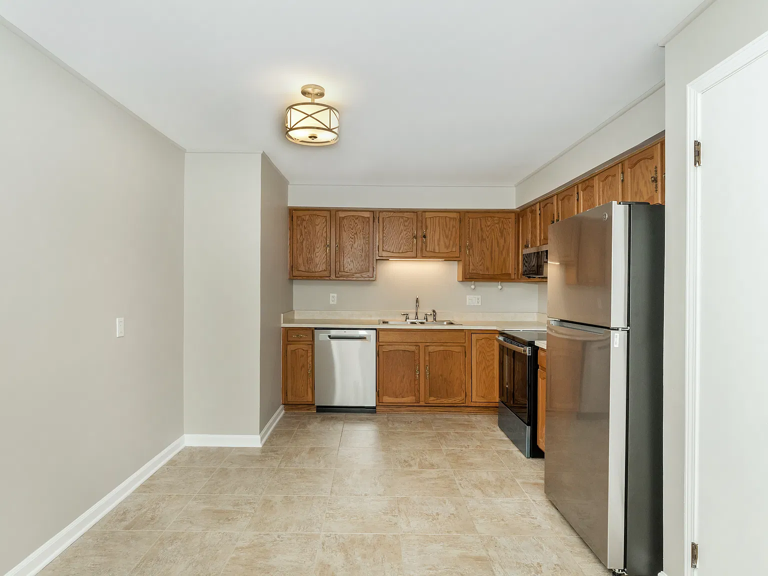 2 bed, 1.5 bath, 898 sqft, $1,500 — Photo 4