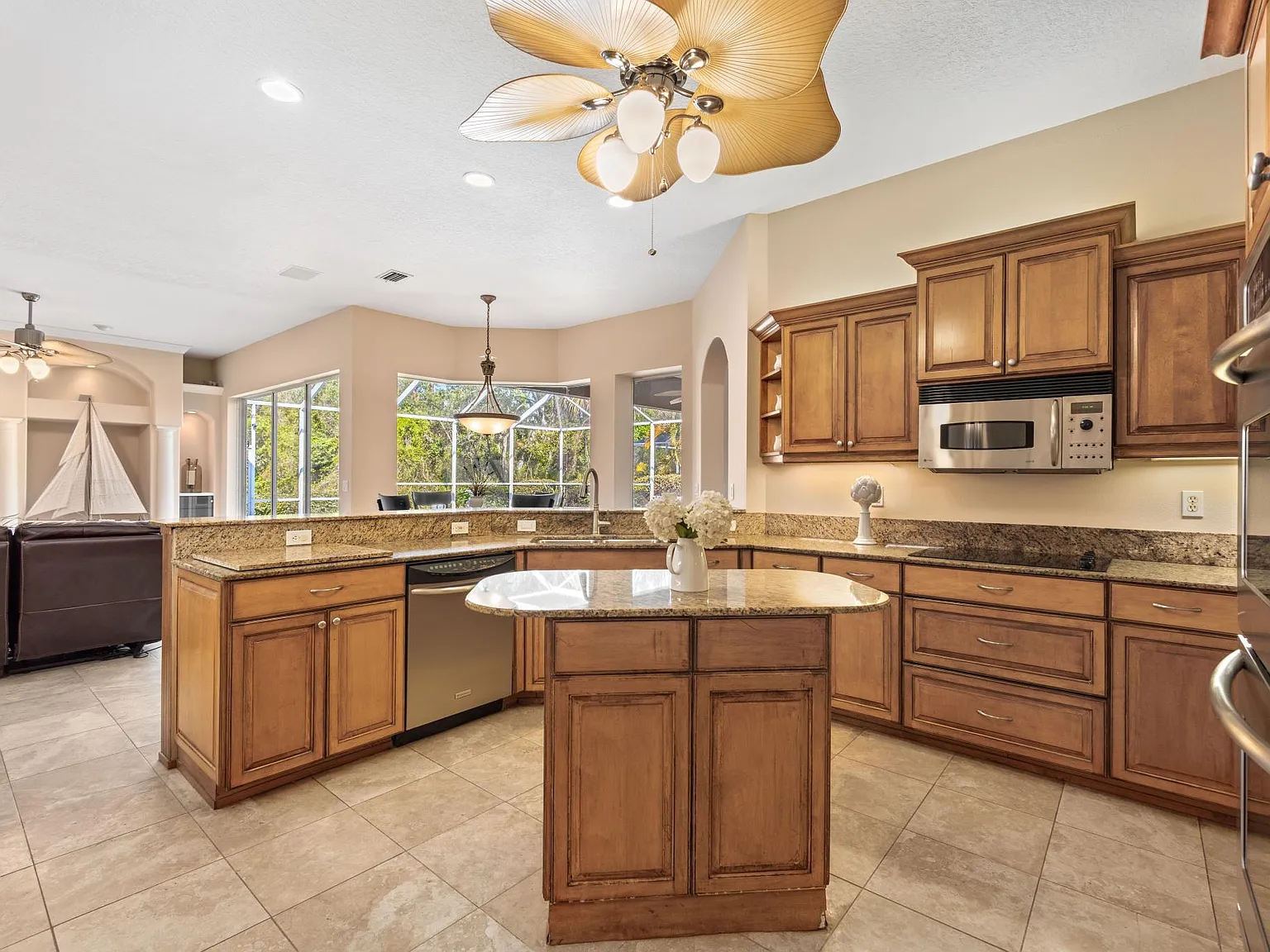4 bed, 2951 sqft, $4,850 — Photo 4