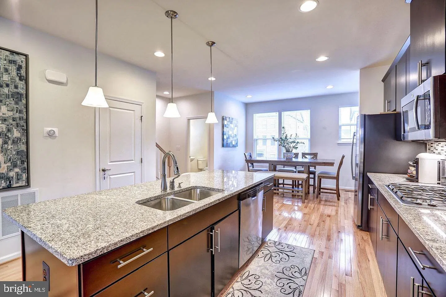 3 bed, 2.5 bath, 2280 sqft, $3,000 — Photo 1