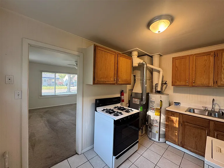 1561 E Meyers Ave — Photo 5