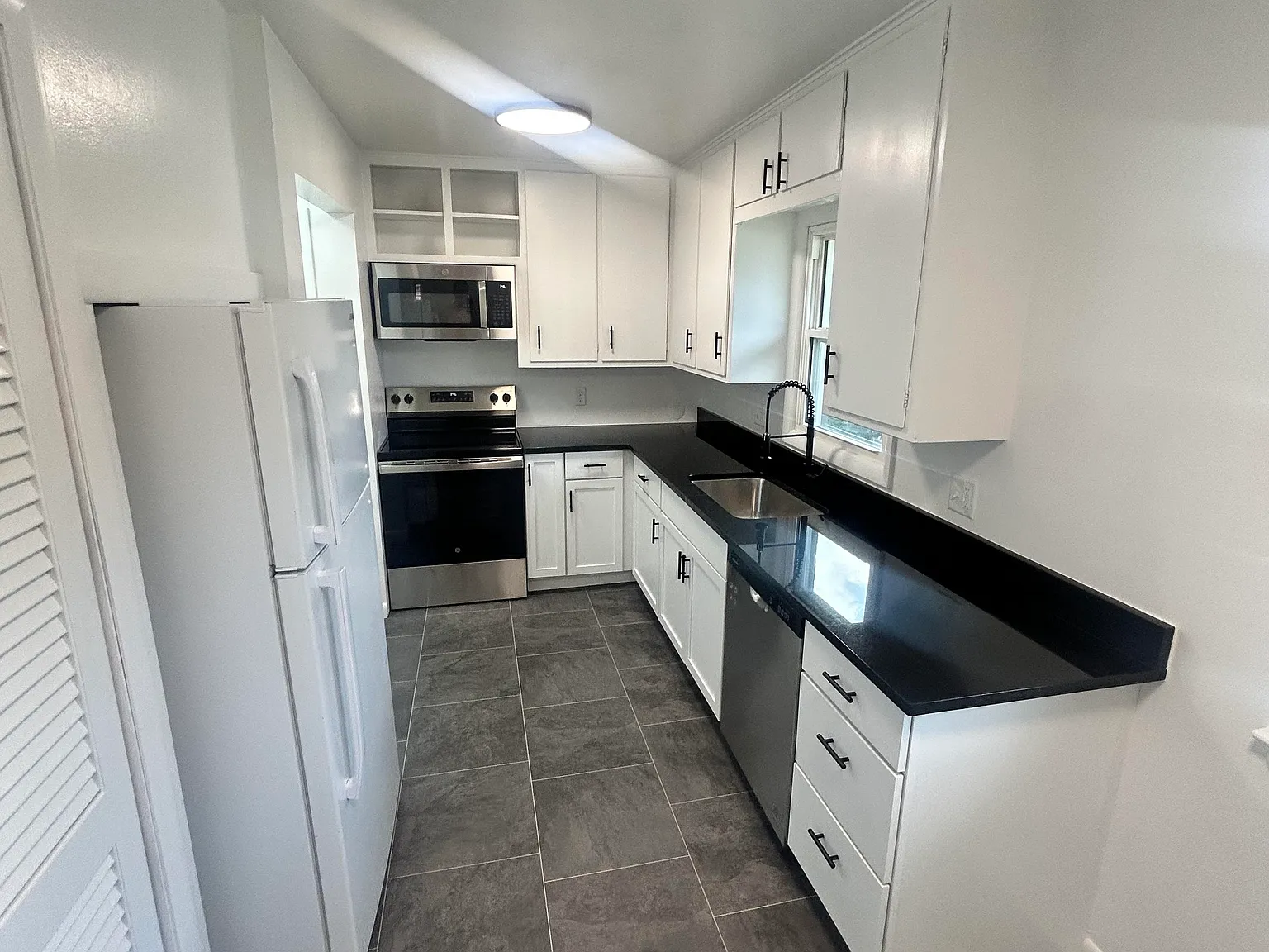 2 bed, 800 sqft, $1,250 — Photo 2
