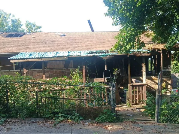 1431 Red Oak St, Charleston, WV 25387