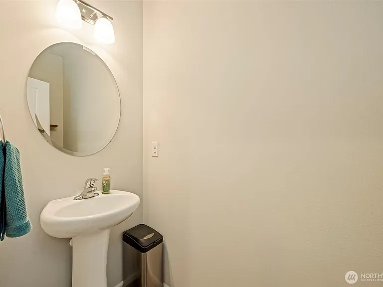 6605 Svea Ct NE — Photo 6