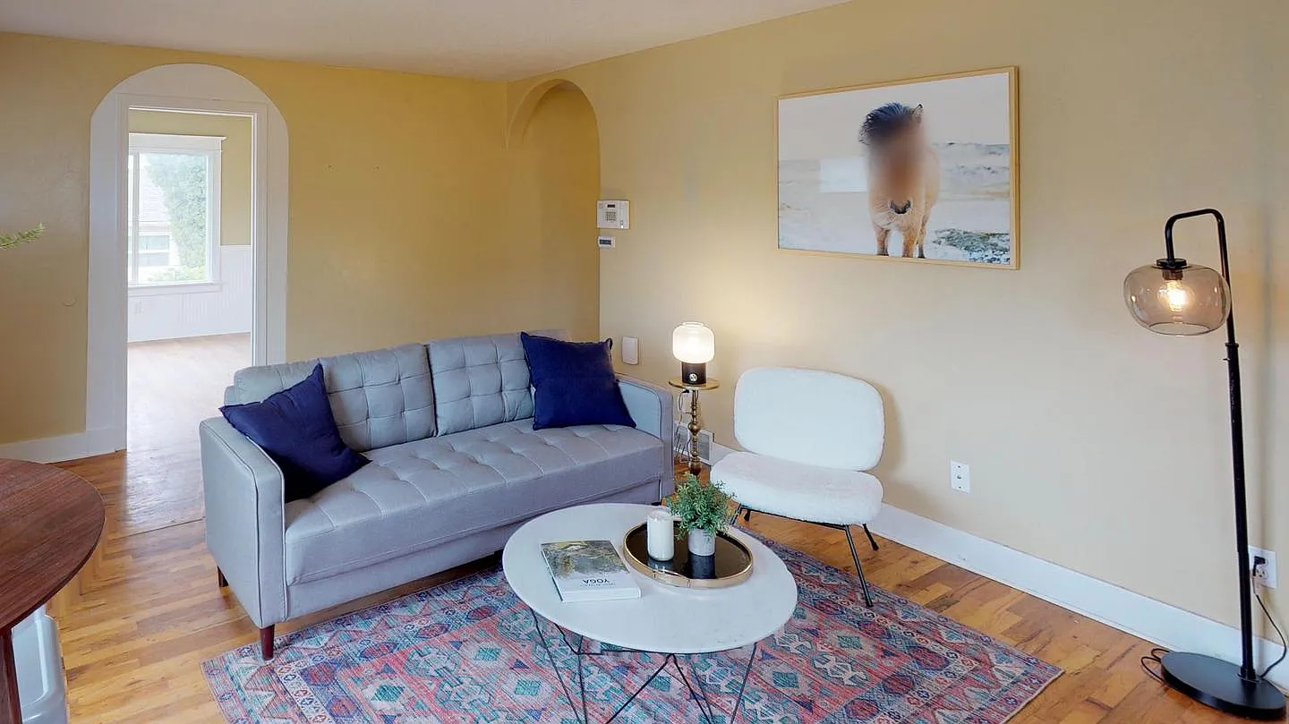 Private Bedroom in Renovated Home by Woodlawn Park — Photo 2