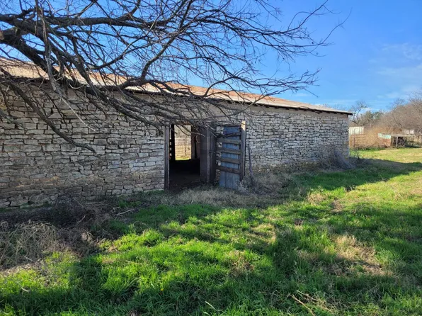 610 N Railroad St, Hamilton, TX 76531