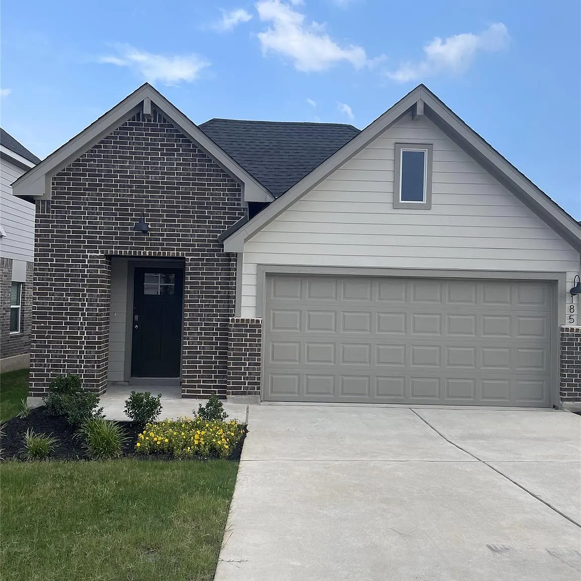 3 bed, 2.0 bath, 1600 sqft, $2,200 — Photo 3