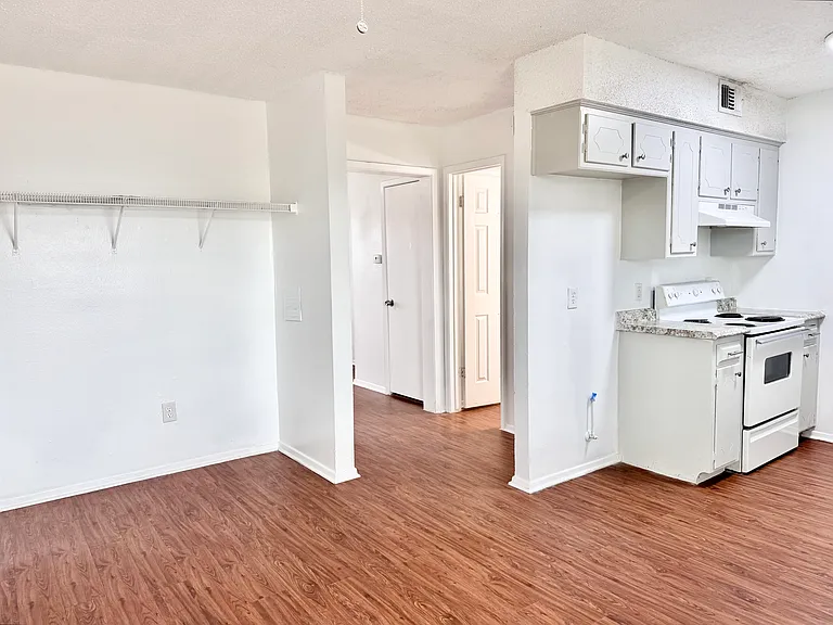 441 SW Thomas St #D — Photo 10