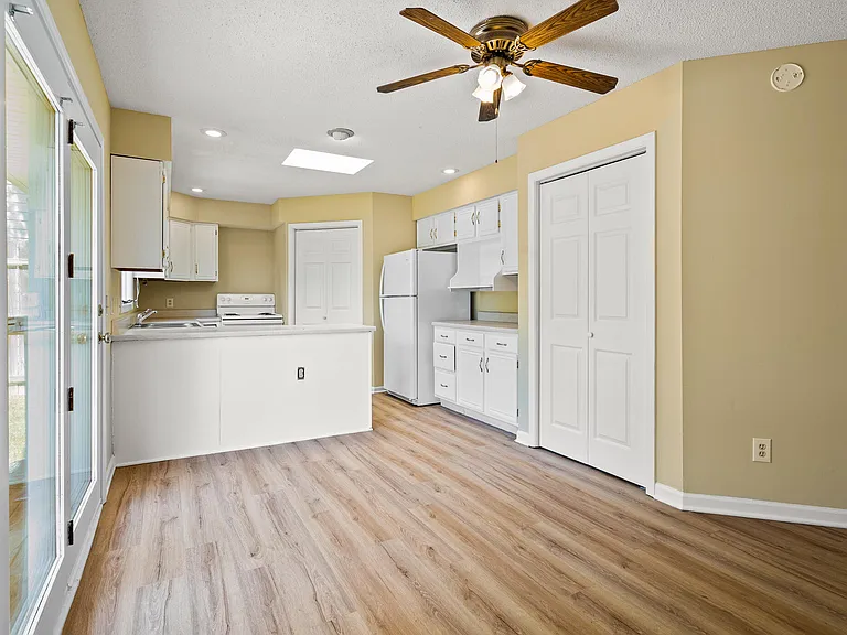 2601 Hillshire Dr — Photo 9
