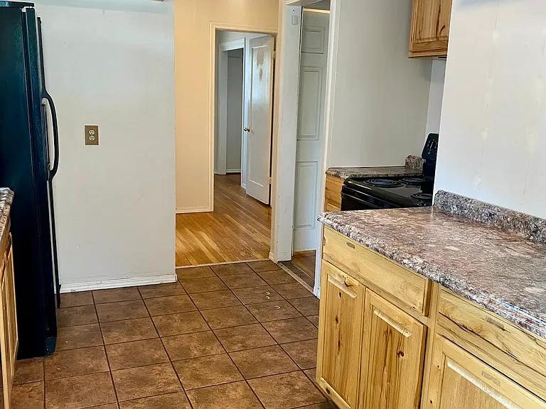 5617 N Elgin St — Photo 7