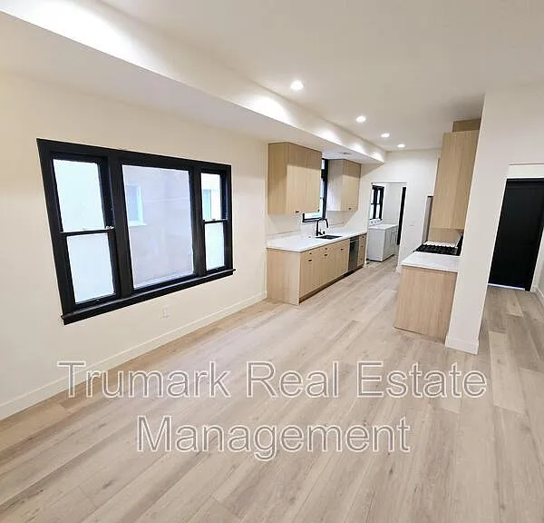 609 E Garfield Ave — Photo 1