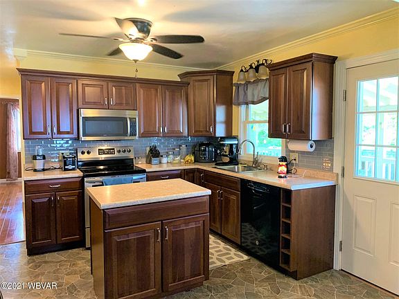 3rd image of 1431 Briarwood Dr