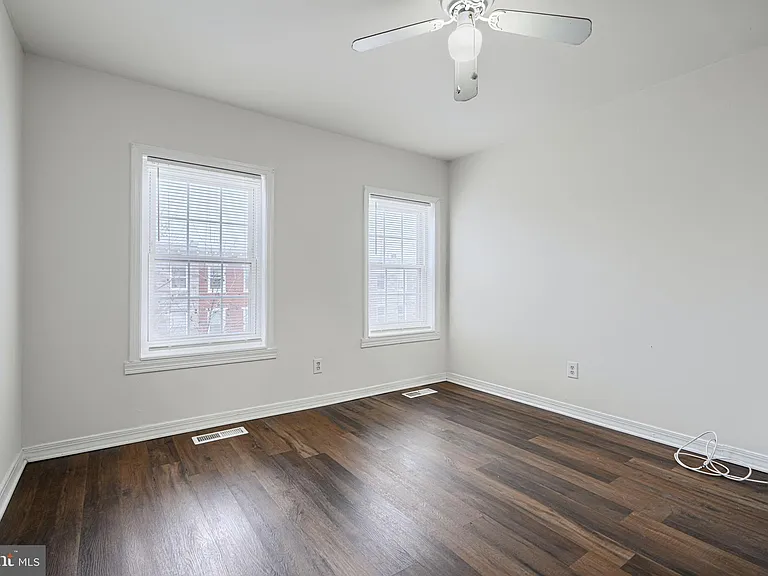 1138 W Lombard St — Photo 17