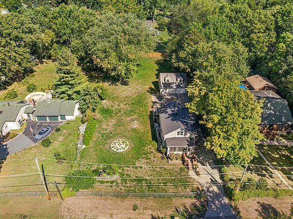 3rd image of 26700 W Woodland Ave
