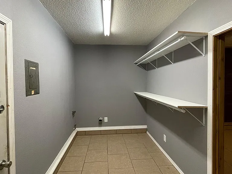 208 N Eastern Ave — Photo 10