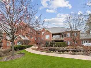 332 Regent Wood Rd #332, Winnetka, IL