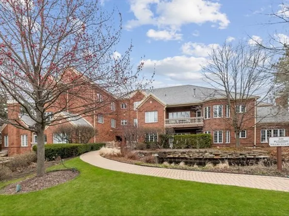 332 Regent Wood Rd #332, Winnetka, IL 60093