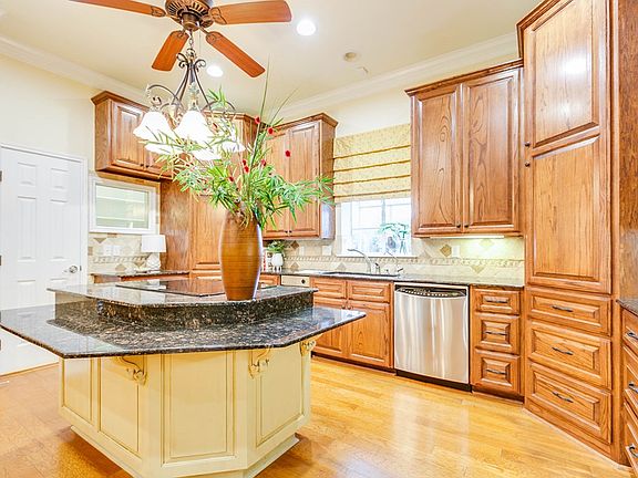 4th image of 5534 Woodbine Ln
