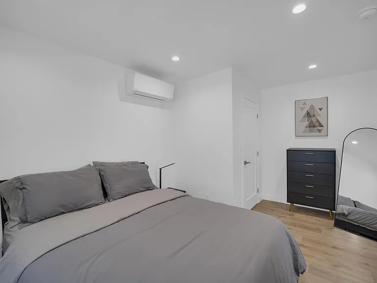 5733 Wilhelmina Ave — Photo 2