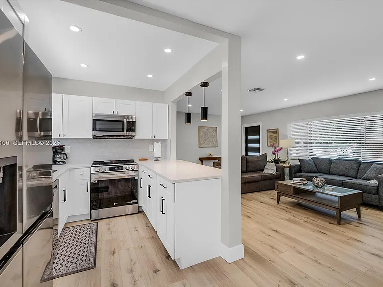1204 NE 7th St — Photo 12