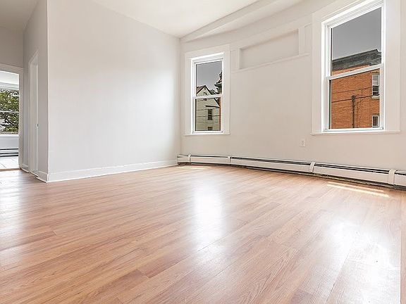 4th image of 198 Bergen Ave