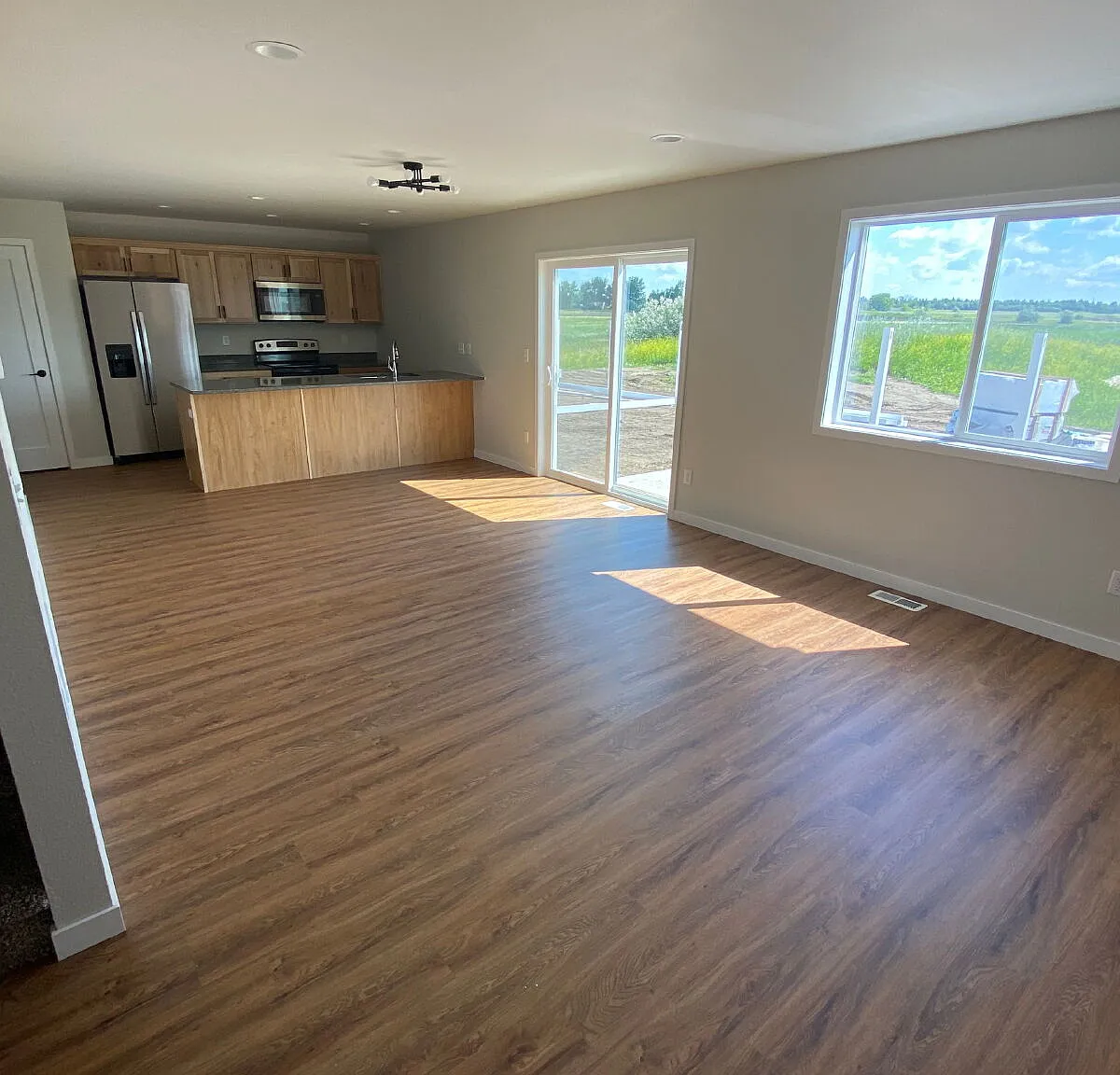 3 bed, 2.5 bath, 1500 sqft, $1,950 — Photo 3