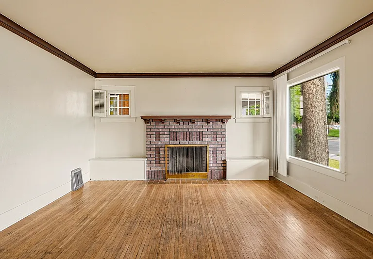808 E Mission Ave — Photo 11