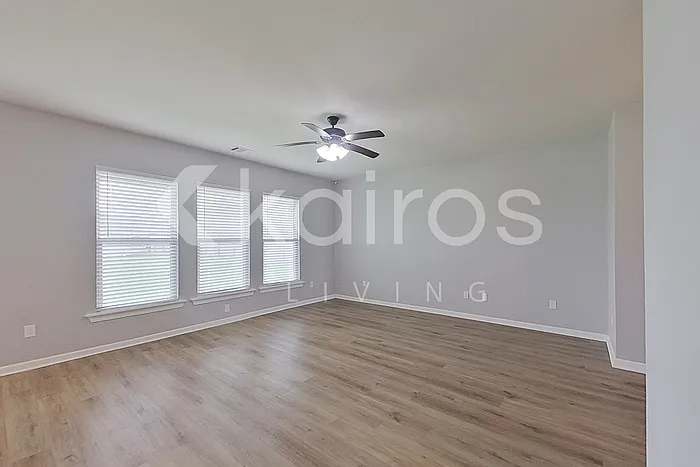4 bed, 2.0 bath, 1858 sqft, $2,185 — Photo 2