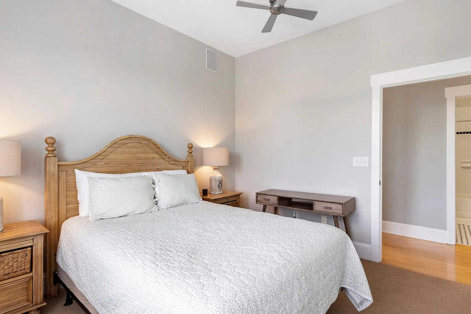 2 bed, 2.0 bath, 1259 sqft, $3,084 — Photo 4