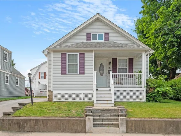 25 Clark St, Cumberland, RI 02864