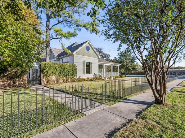 907 S Robinson St, Cleburne, TX 76031